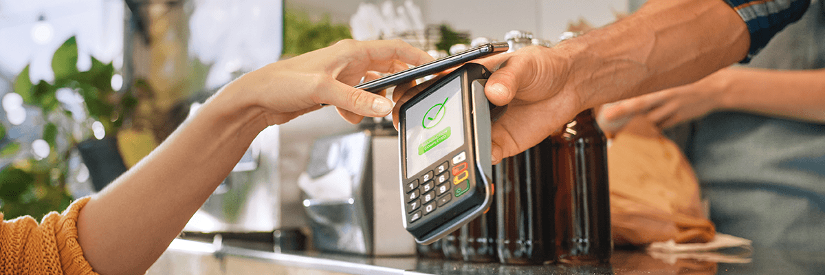 Zakupy bez portfela – co to jest NFC i jak wykonać płatność telefonem?
